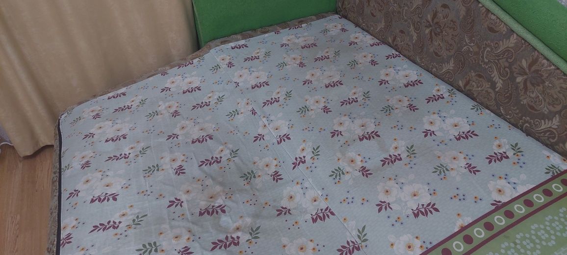 Продам диван (тахта)