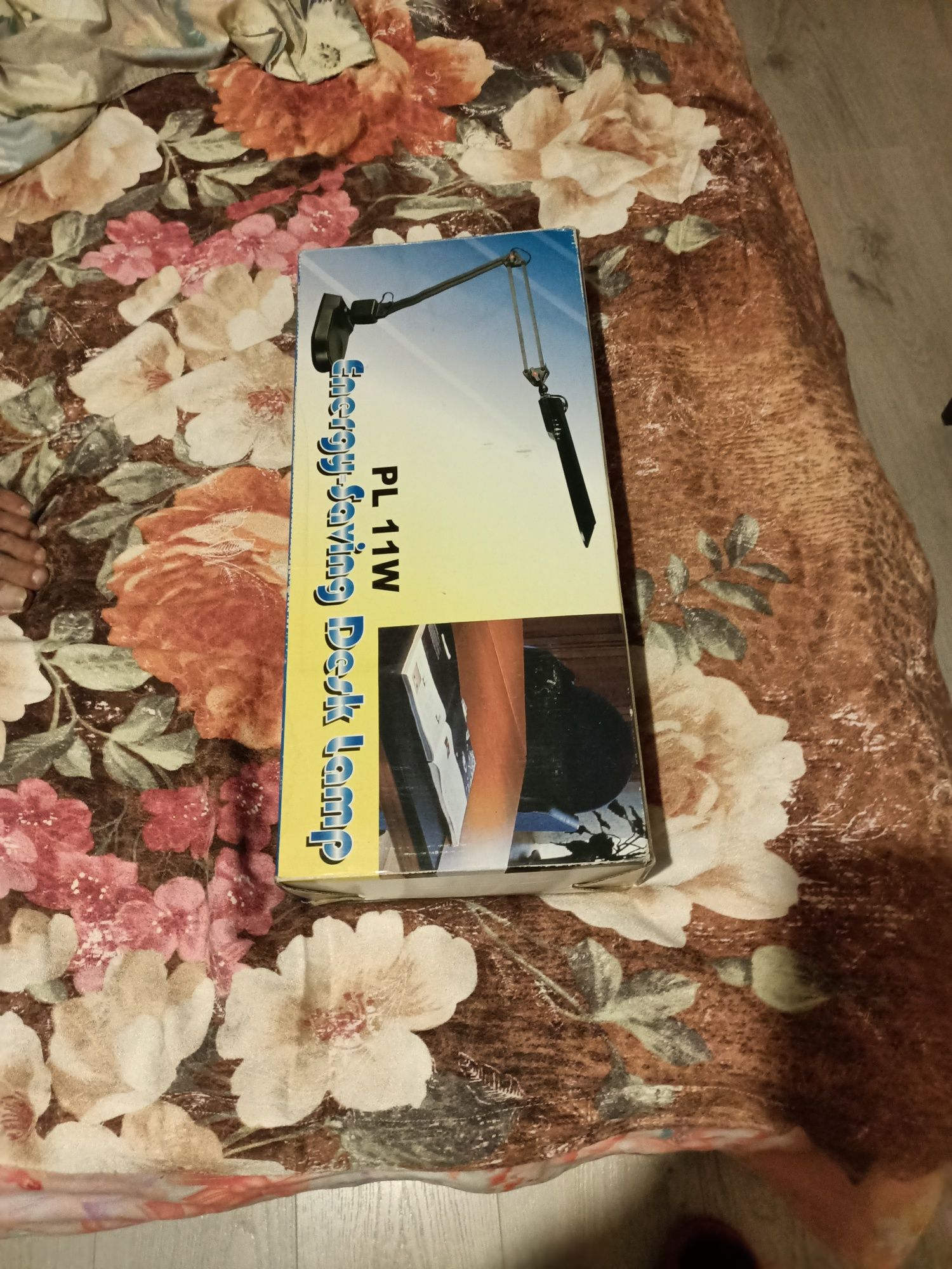 Продам настольную лампу для рабочего места.