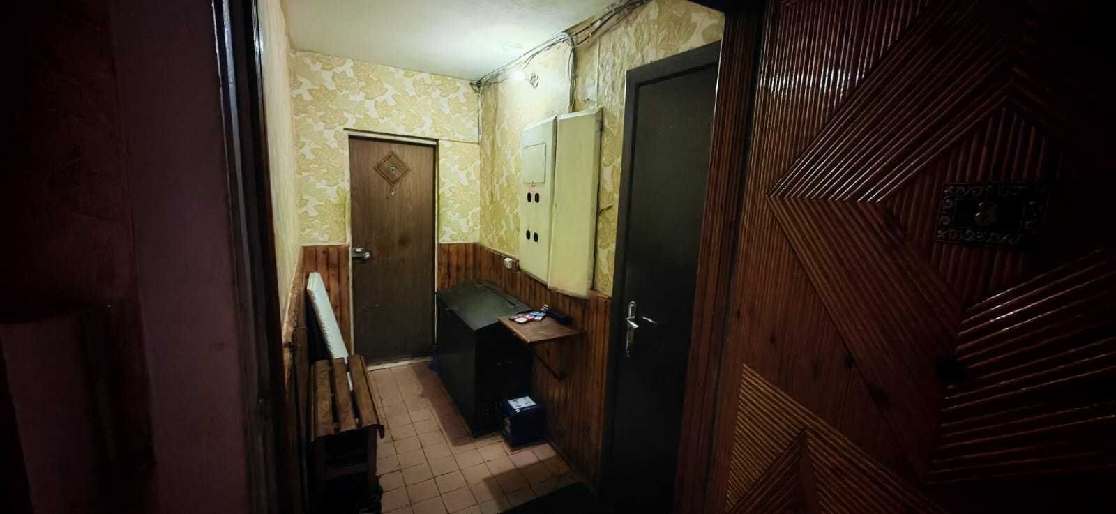 Продам 3-х комнатную квартиру в 19 мкр, средний этаж