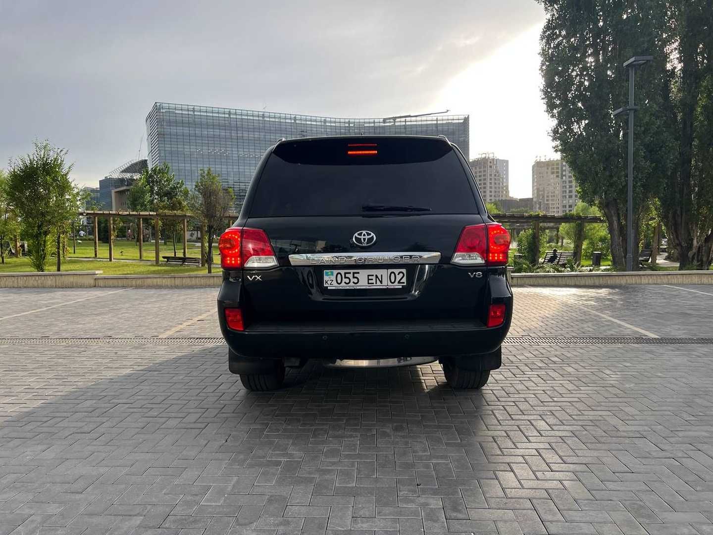 Посуточная аренда Toyota Land Cruiser 200 БЕЗ ВОДИТЕЛЯ