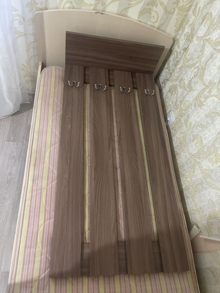 Продам вешалку в хорошем состоянии