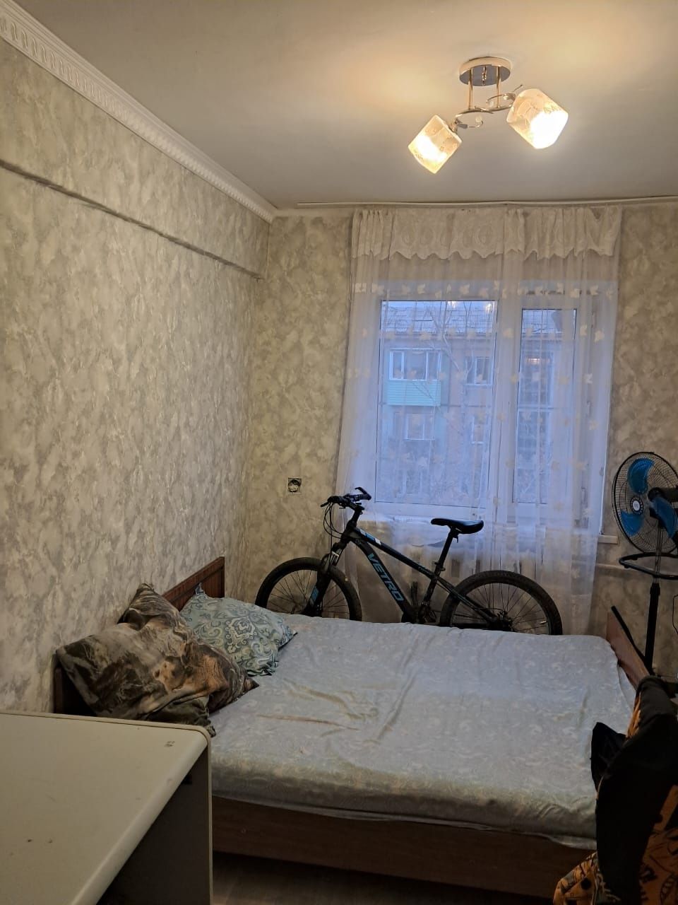Продаю двухкомнатную квартиру в городе Шахтинск, по улице К. Маркса