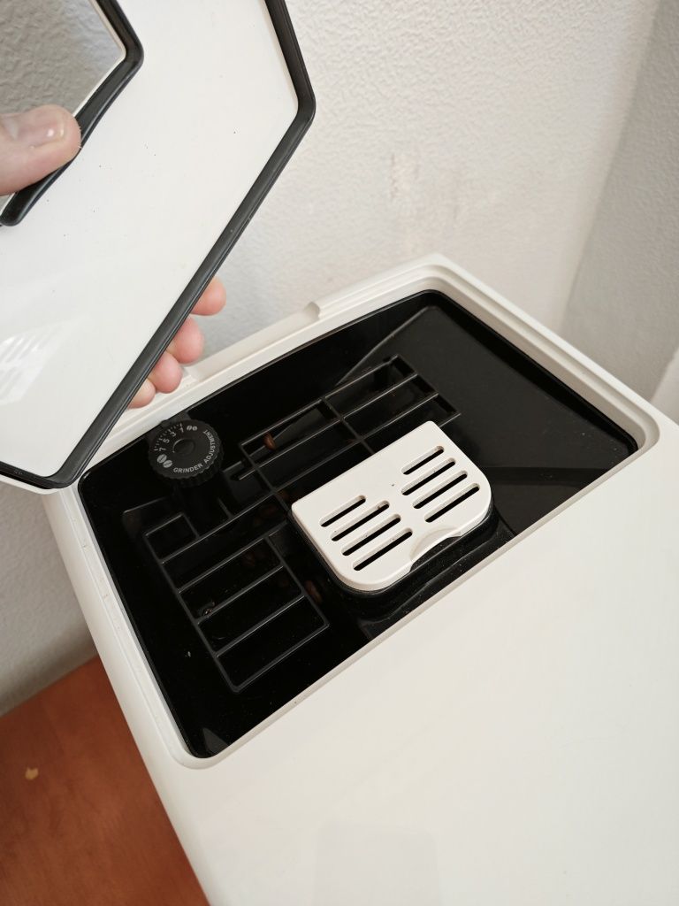 Кофемашина Delonghi Dinamica ECAM350.35.W