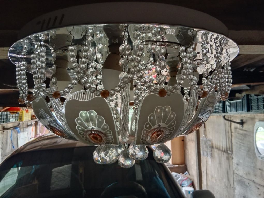 Продается люстра и двухспальный кравать с матрасом