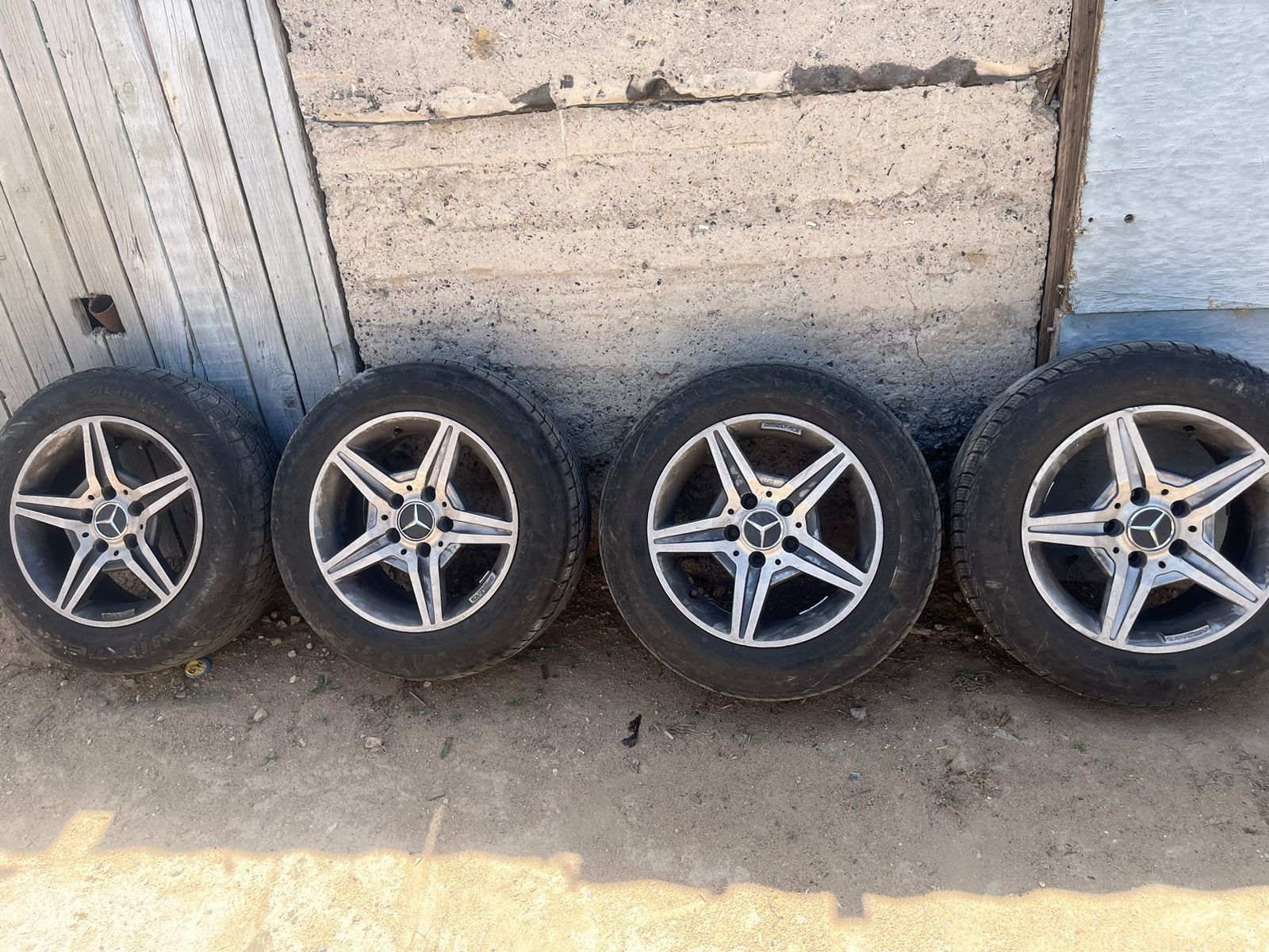 Продам комплект резины