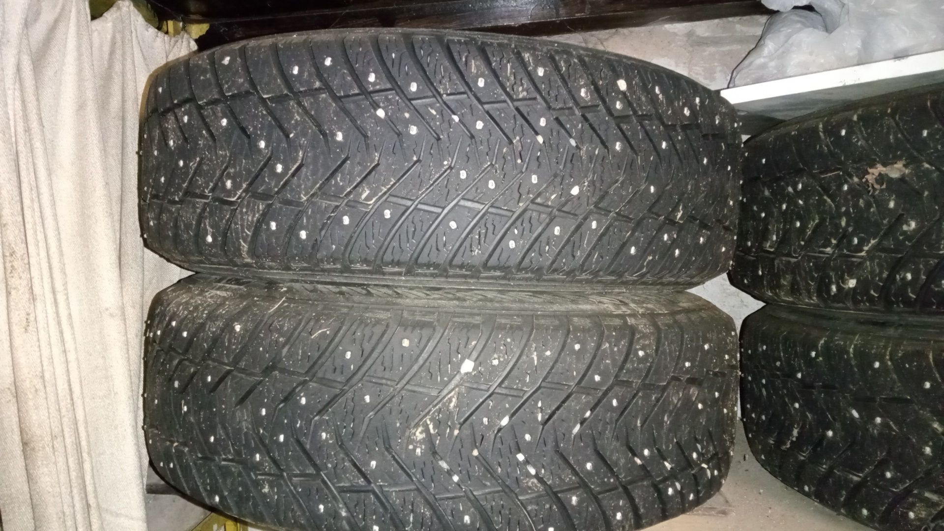Продам зимние шины 215/65 r17 на Лифан Х60