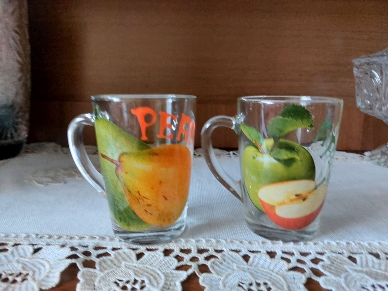 Чашки , тарелки.