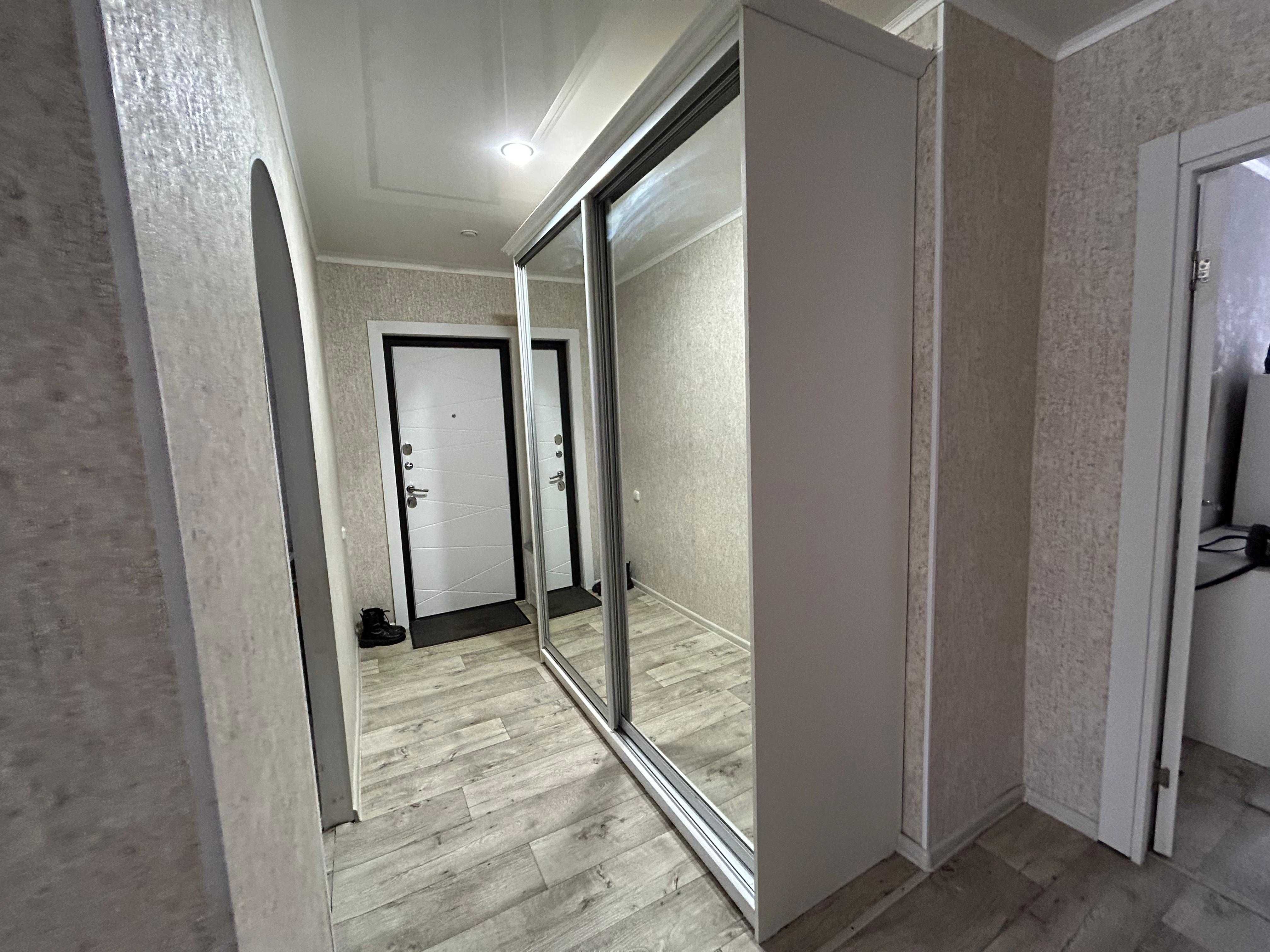 продается 2 ком квартир район 3 школа