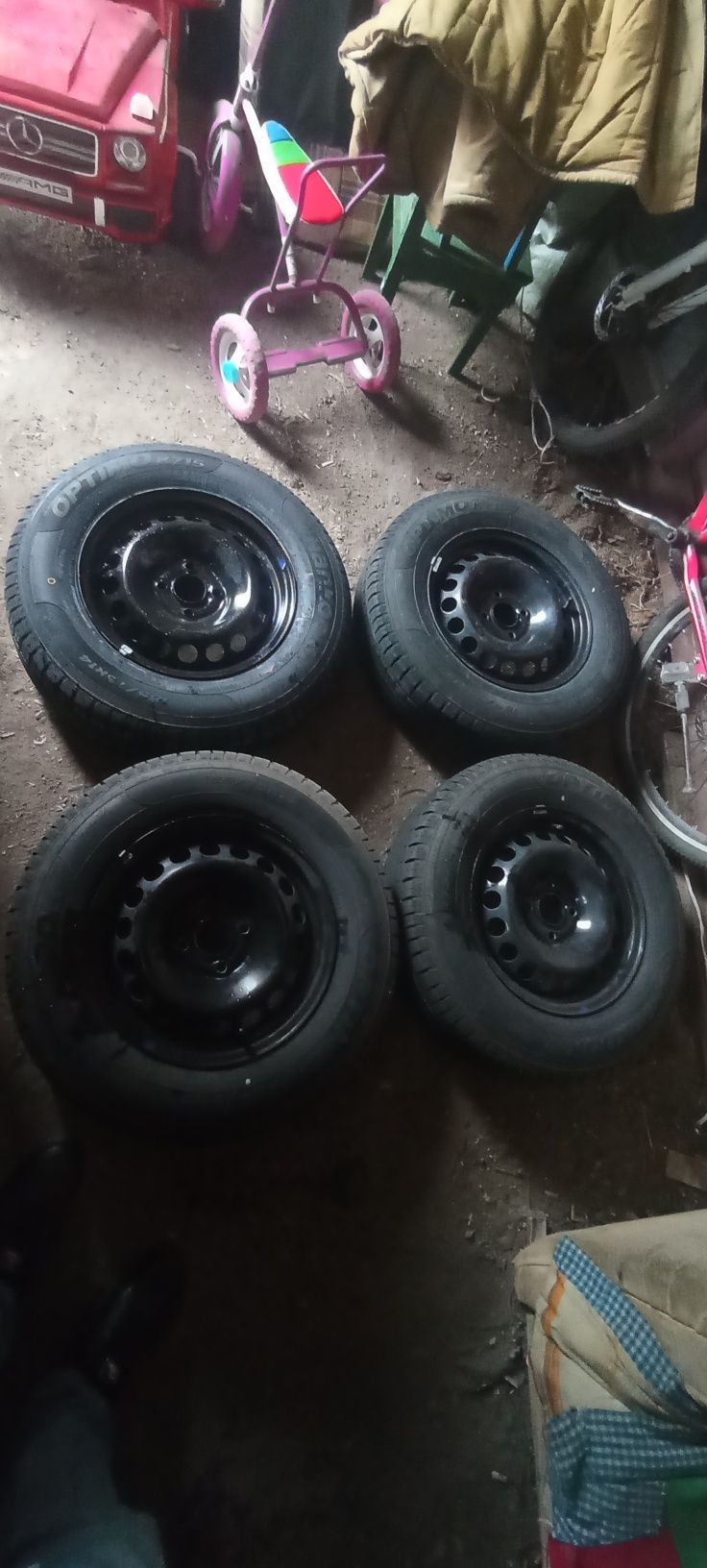 Срочно срочно!!!Продам комплект стояли на Шевроле кобальт 185/75R14