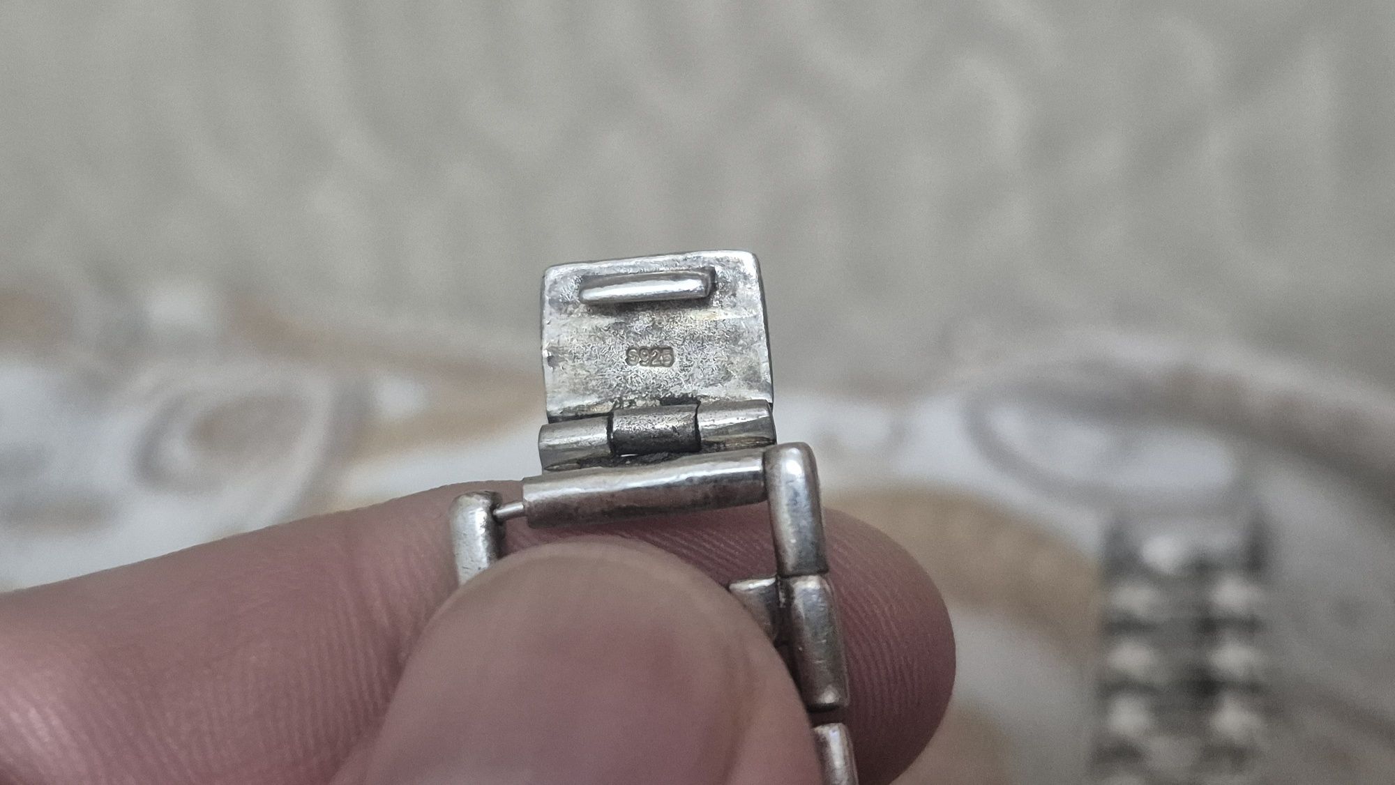 Продам часы серебро 925 пробы. Корпус браслет все серебро.