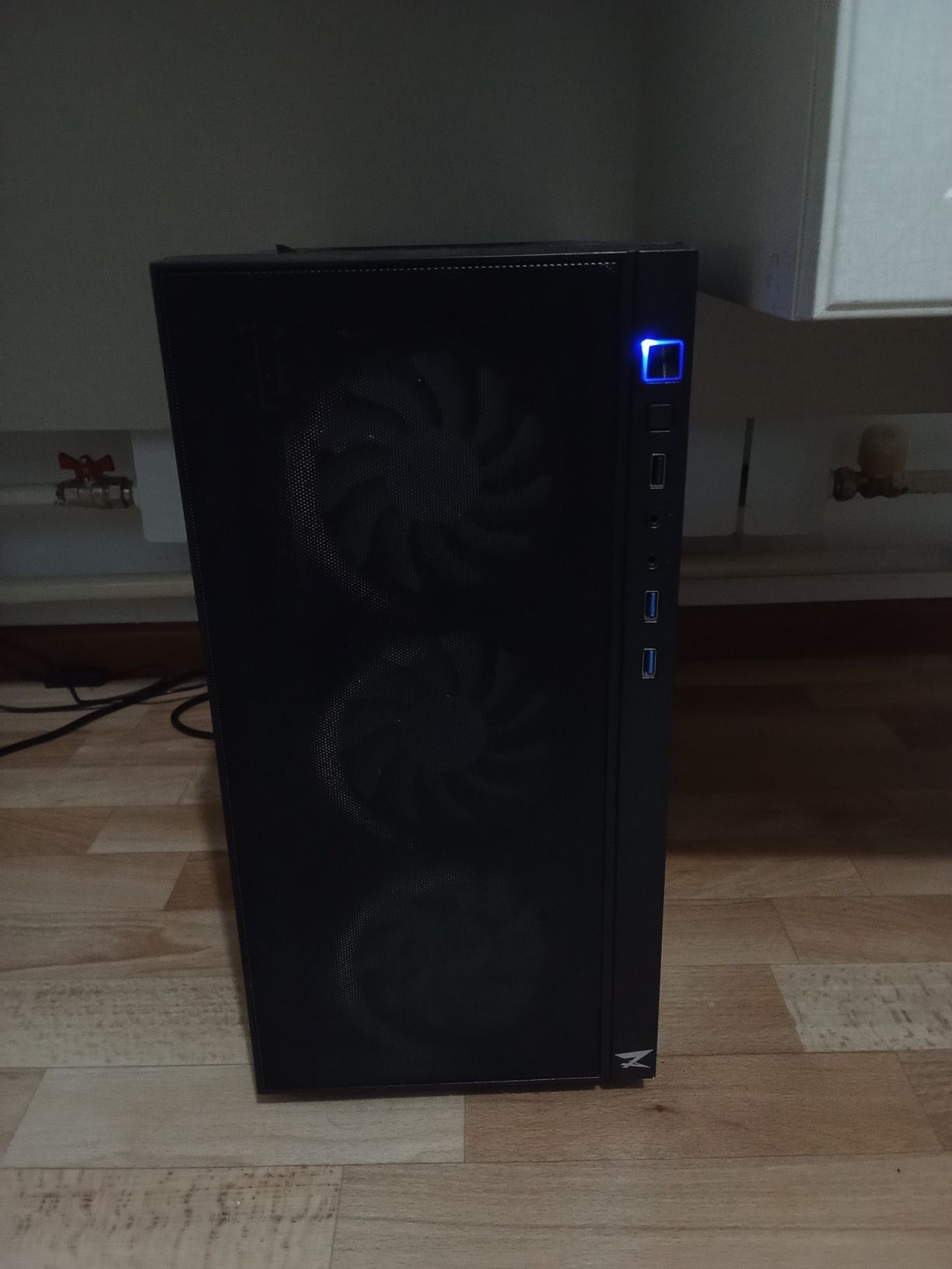 Срочноя продажа Компьютер для игр и работы NEO M058 И Мониторр комплек