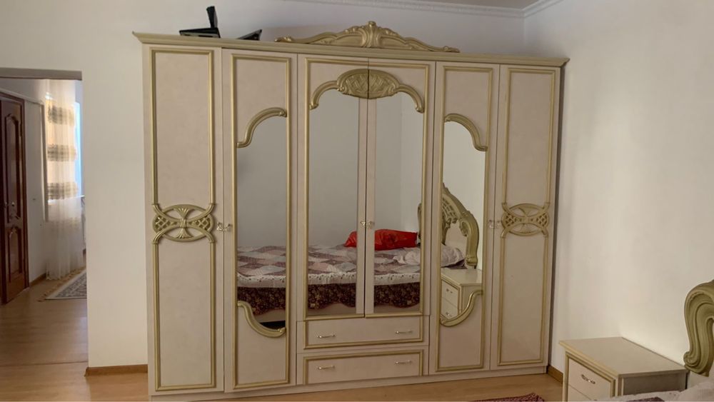 Спальный гарнитур