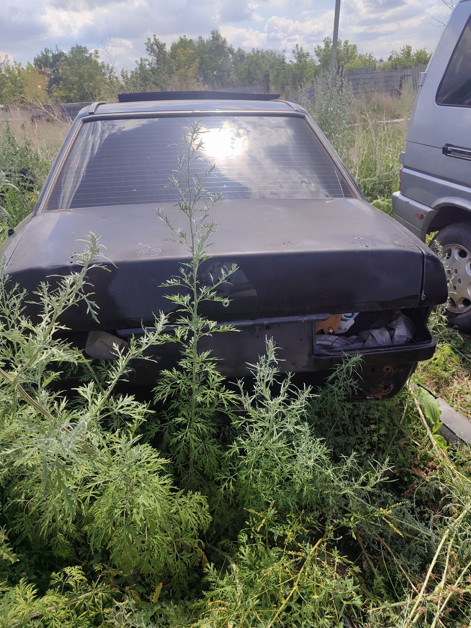 Продам мэрс 190 б/у можно на запчасти,  можно целиком кузов.