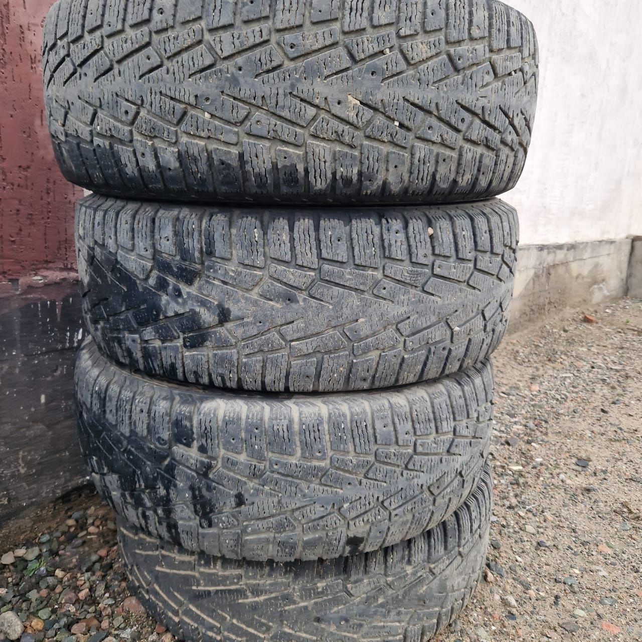 Продам зимние шины б/у 265 65 r17 лепучка