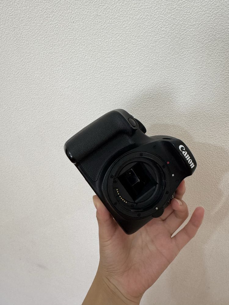 Очень срочно!Canon eos 4000d .Обьектив 18-55.Состояние идеально