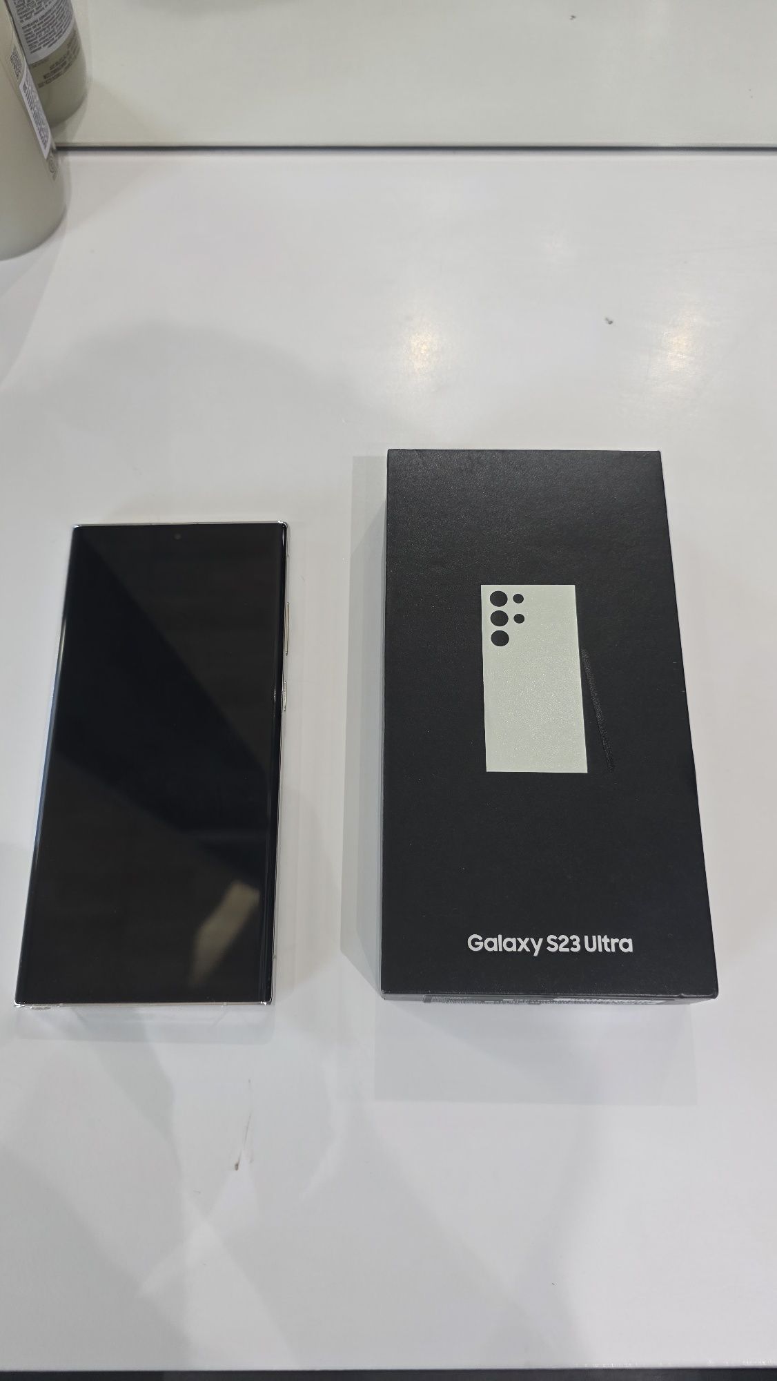 Продаю Samsung S23 Ultra в отличном состоянии