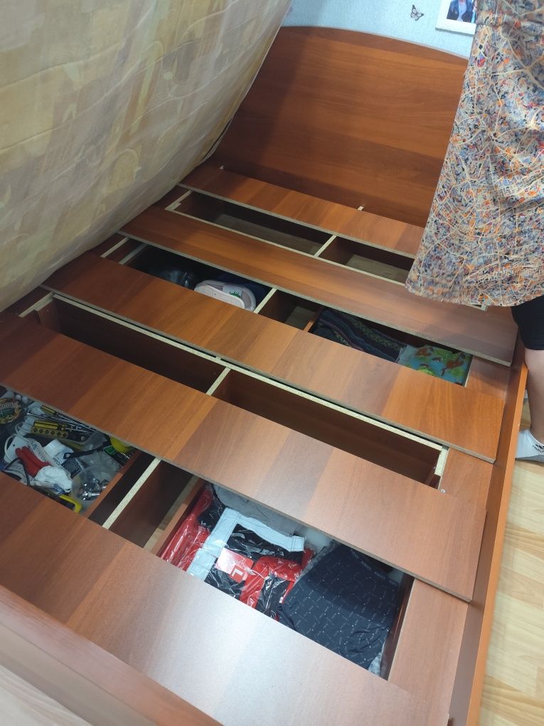 Кровать из ЛДСП двуспальная 1,6*2,0 с матрасом
