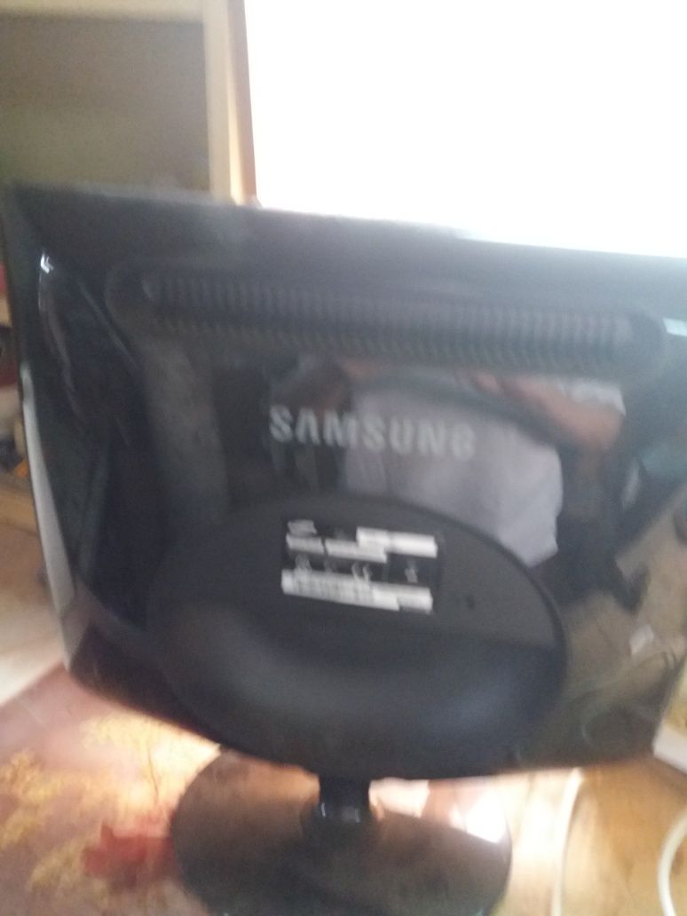 Моннтор samsunq  ас100-220v