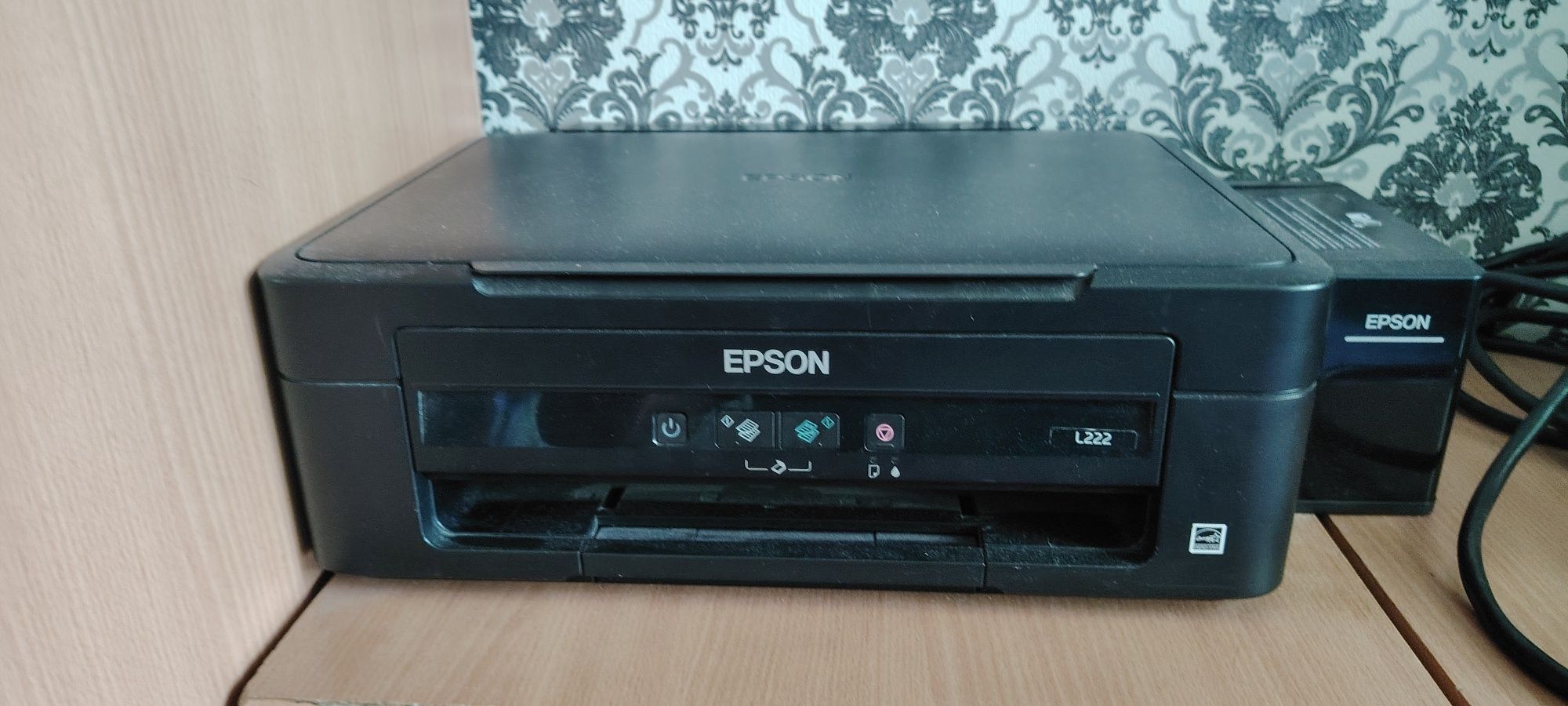 Продам принтер EPSON 4 цвет в хорошом состоянии