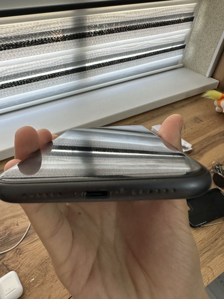 Продам Iphone 11 с коробкой