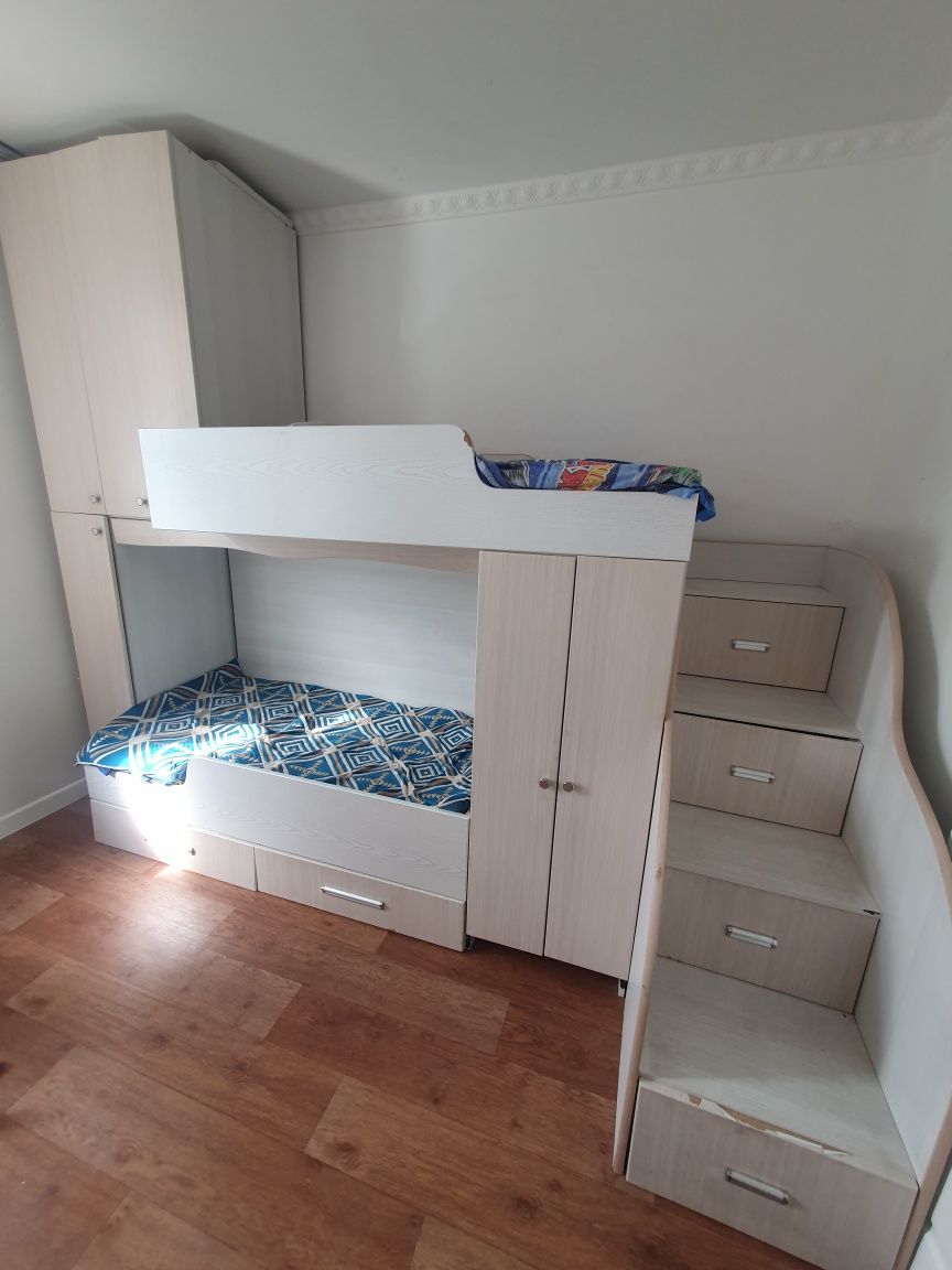 Продам двухярусную кровать