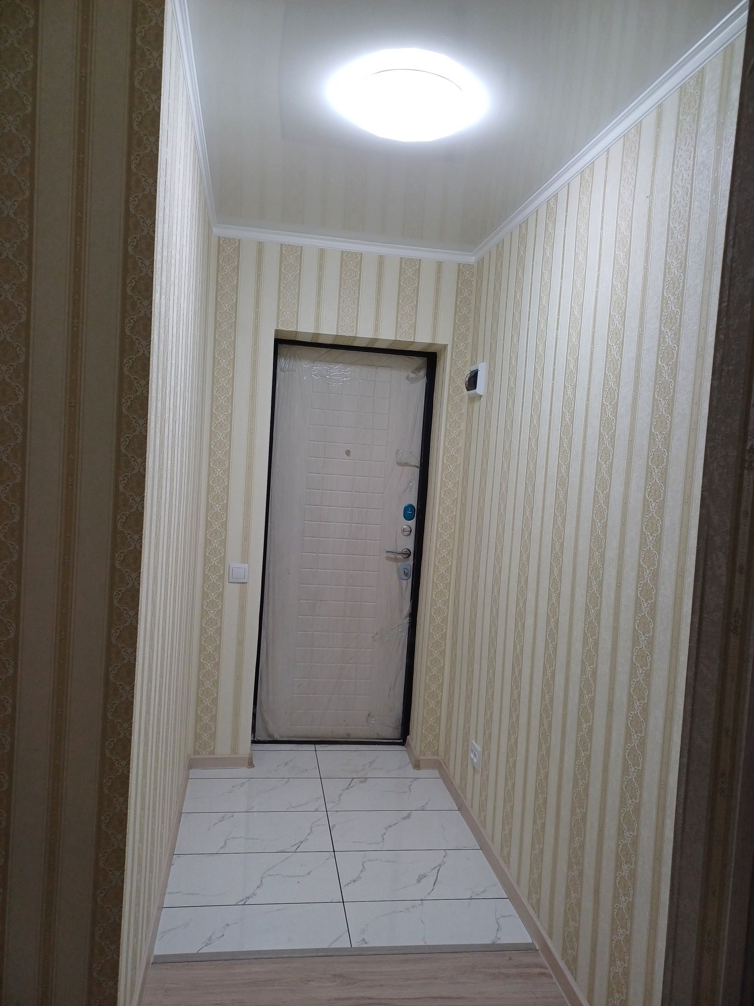 Продаётся  1 ком квартира , после  эвроремонта.Ул Абая 106 дом
