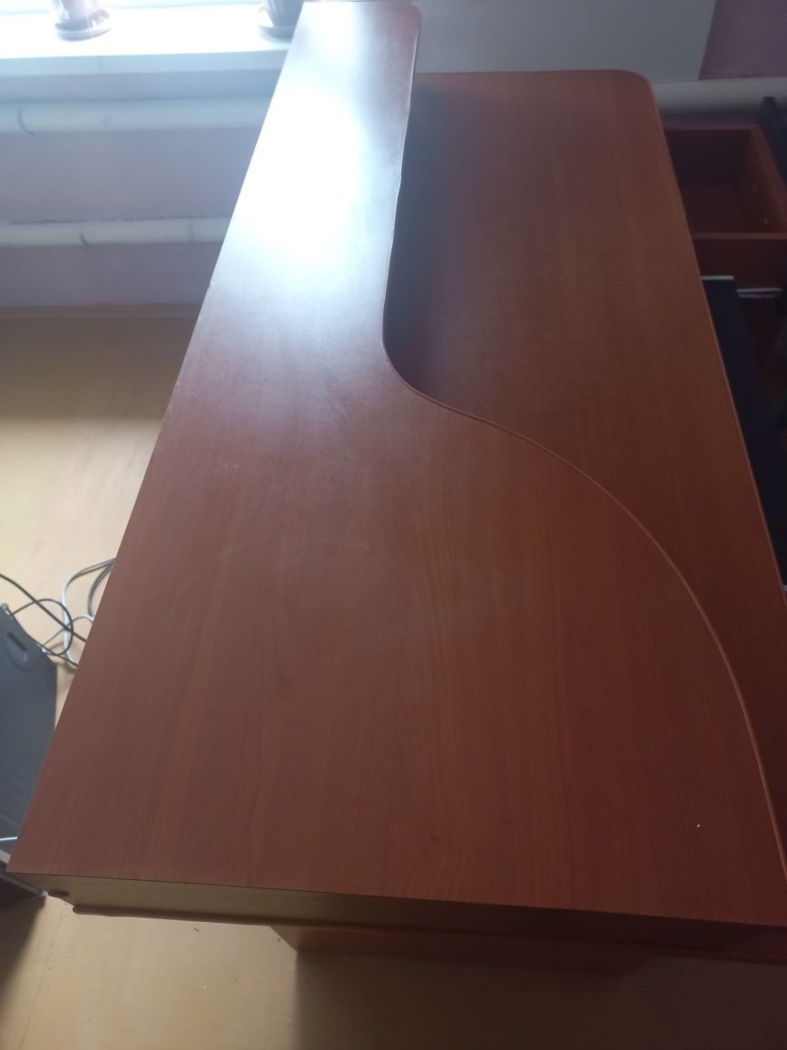 Продаётся стол компьютерный