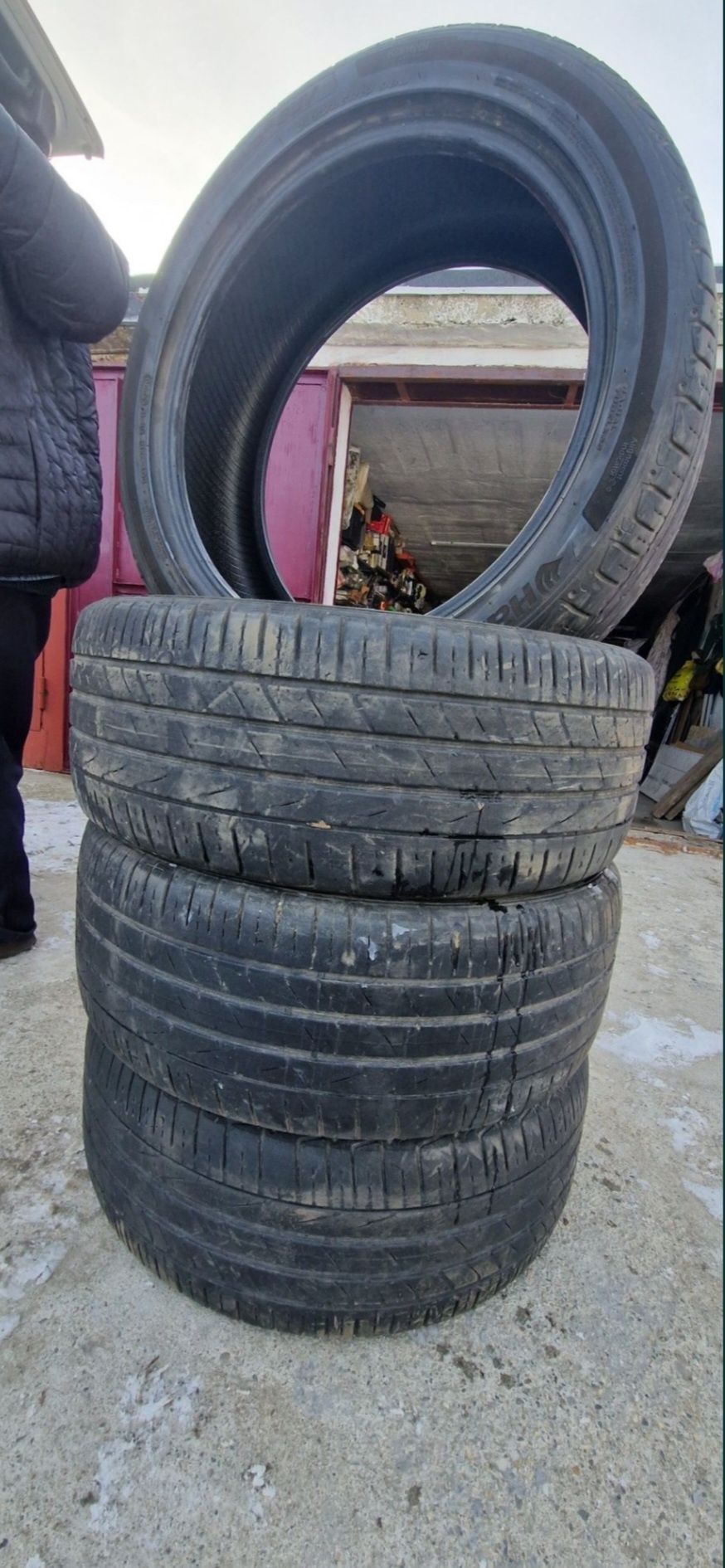 Продам комплект летних шин.
Hankook Ventus S1 Evo2 245/45 R19.
Стоимос