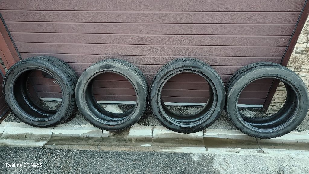 Продам шины б/у 255/45/18