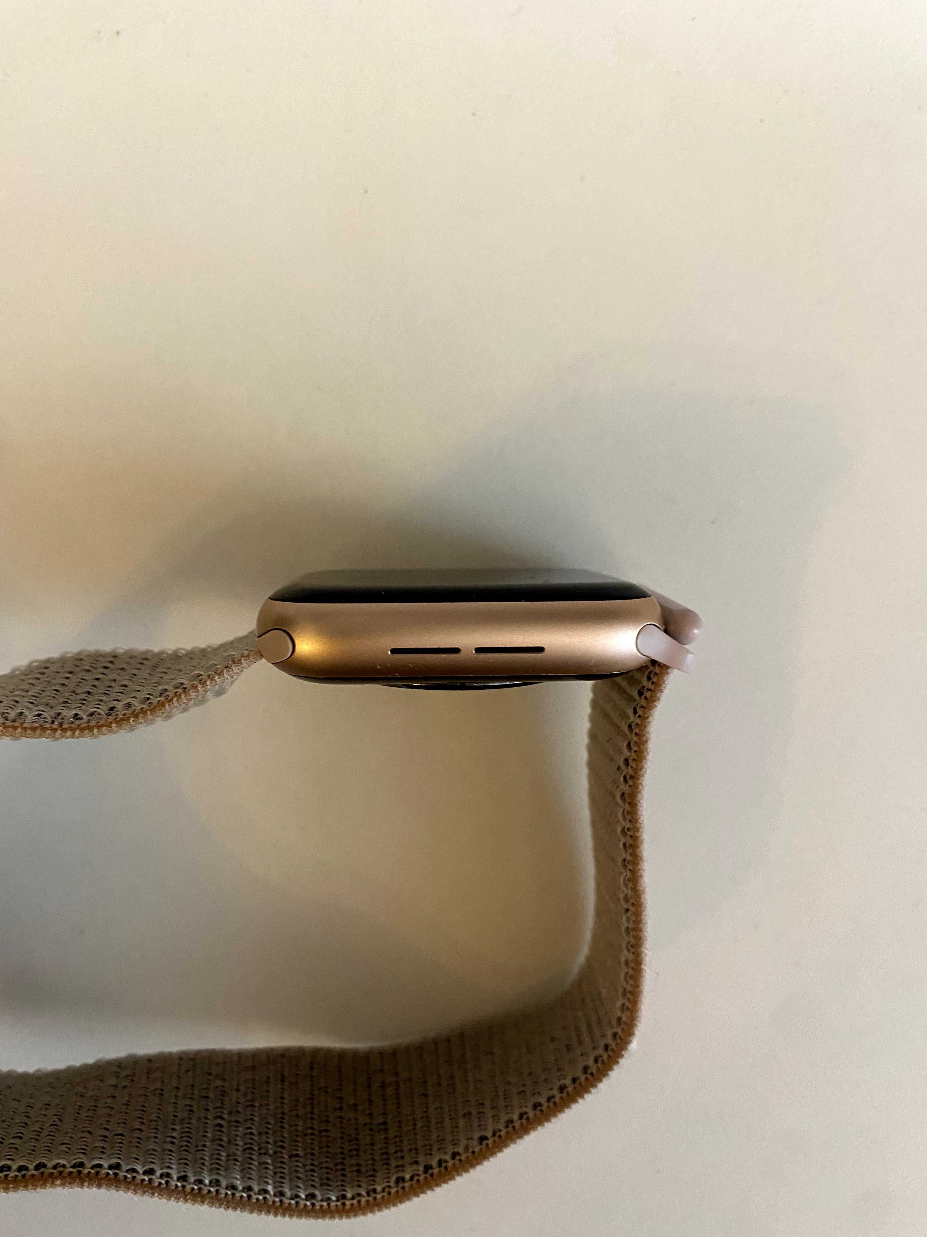 Apple Watch 4, 44mm + свой ремешек и кабель зарядки, с США