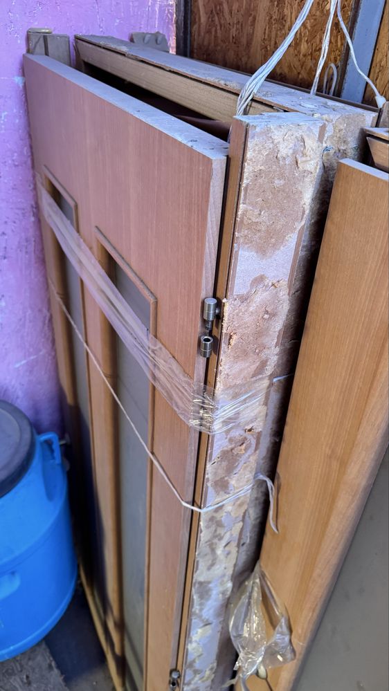 Продам меж комнатные двери