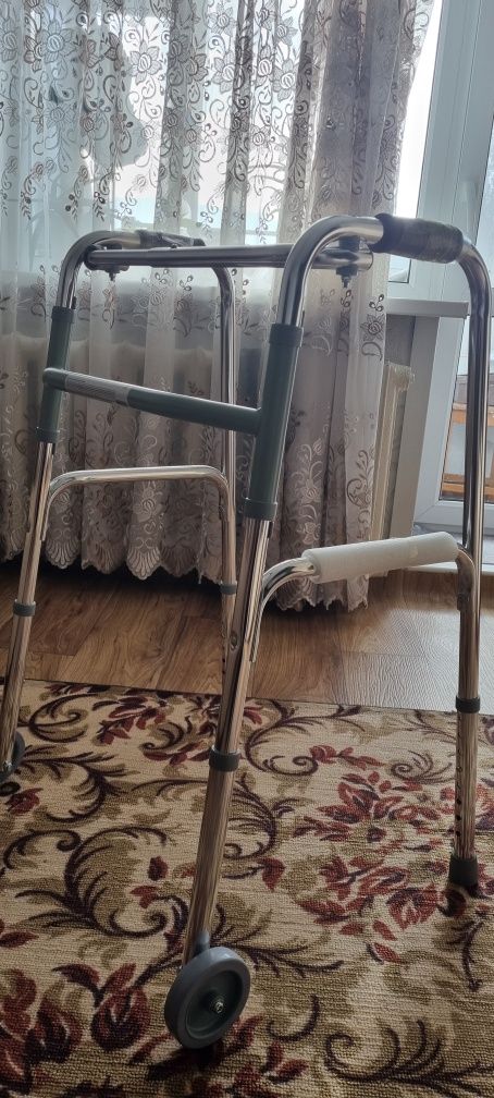 Продам ходунки б/у.