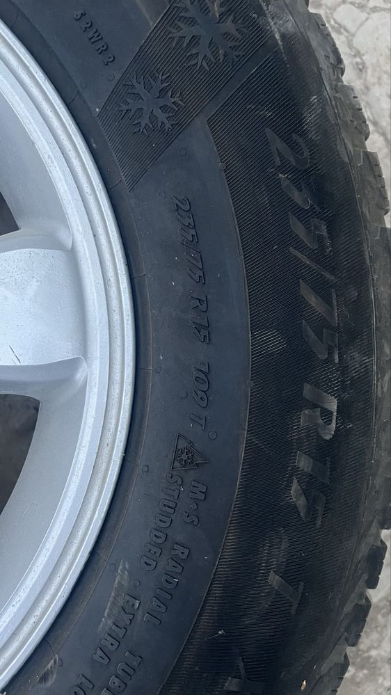 Диски вместе с шинами Р15 4шт от хайлюкс