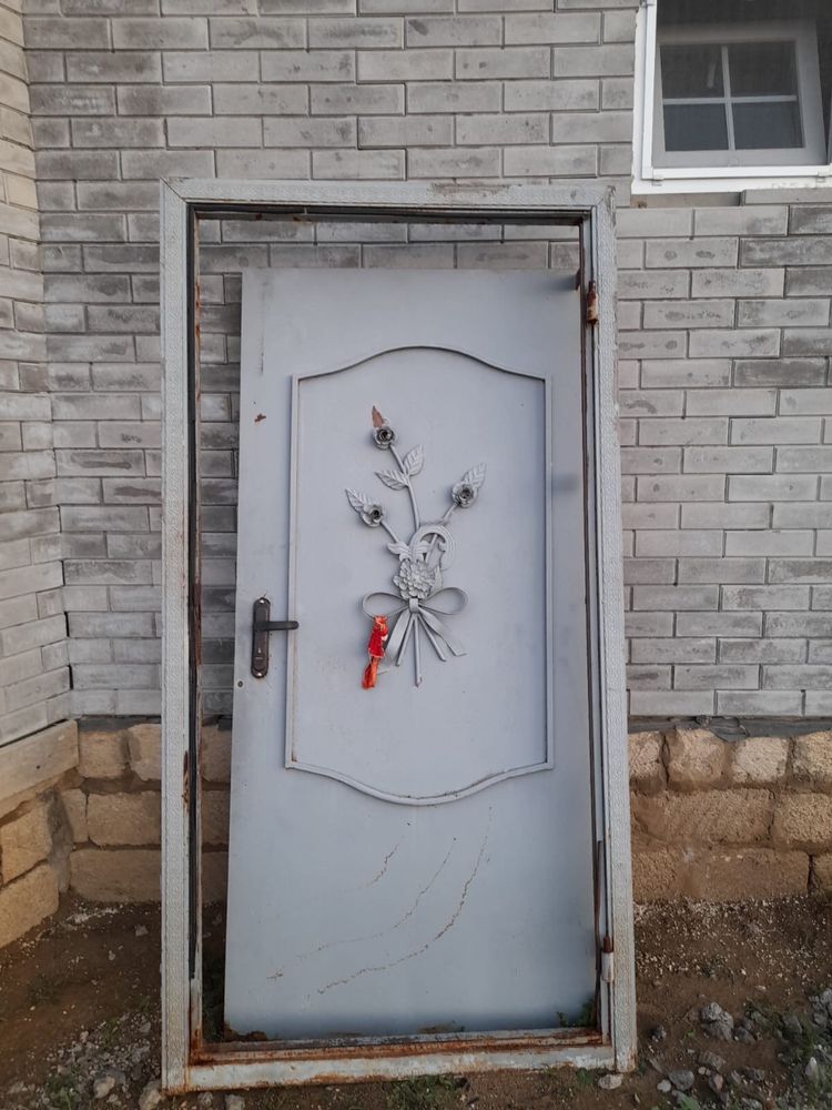 Продам металл дверь