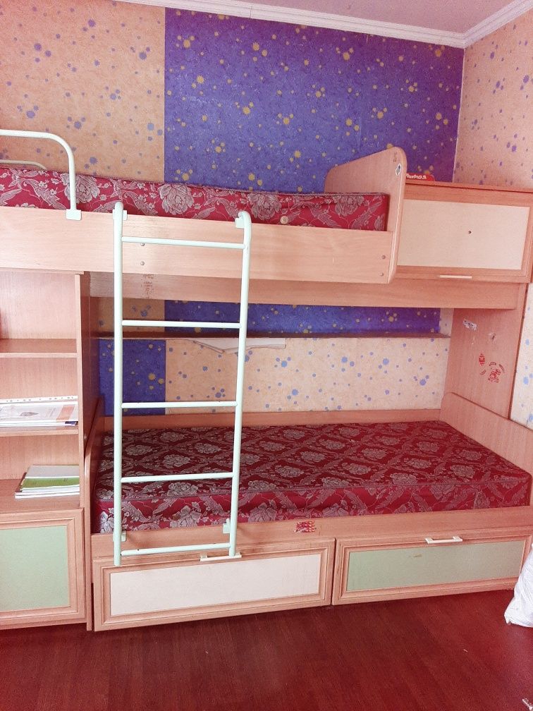 Продам двухярусную кровать