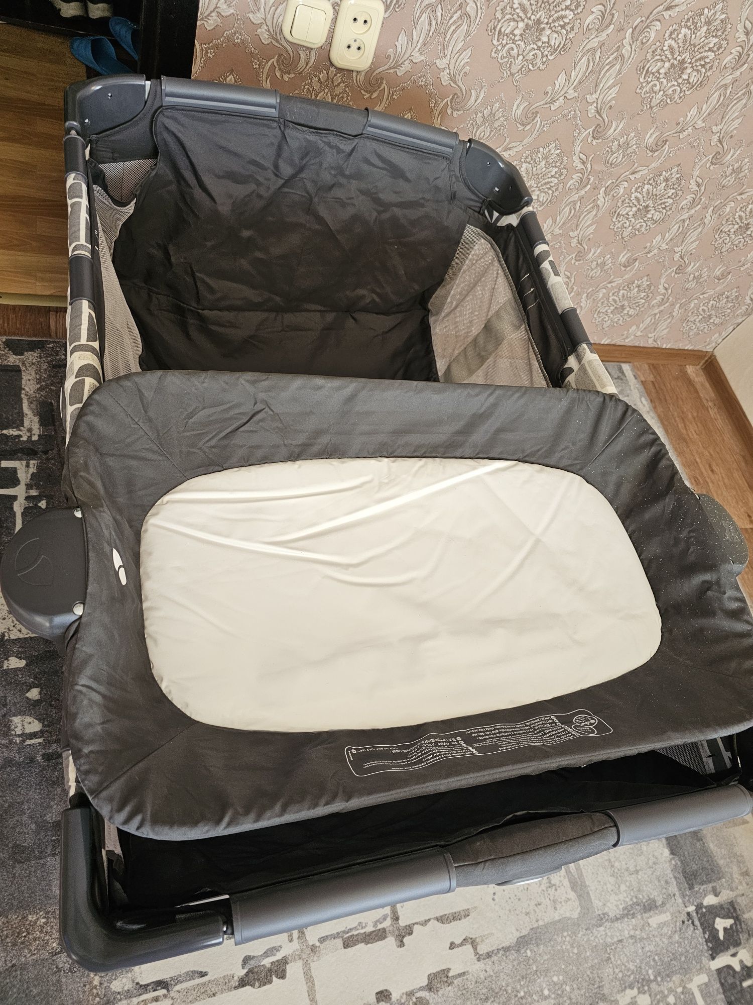 Продам детскую кроватку - шезлонг JOIE
