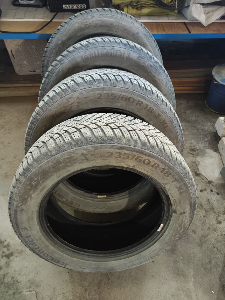 Продам шипованные шины 4шт 235/60 r18