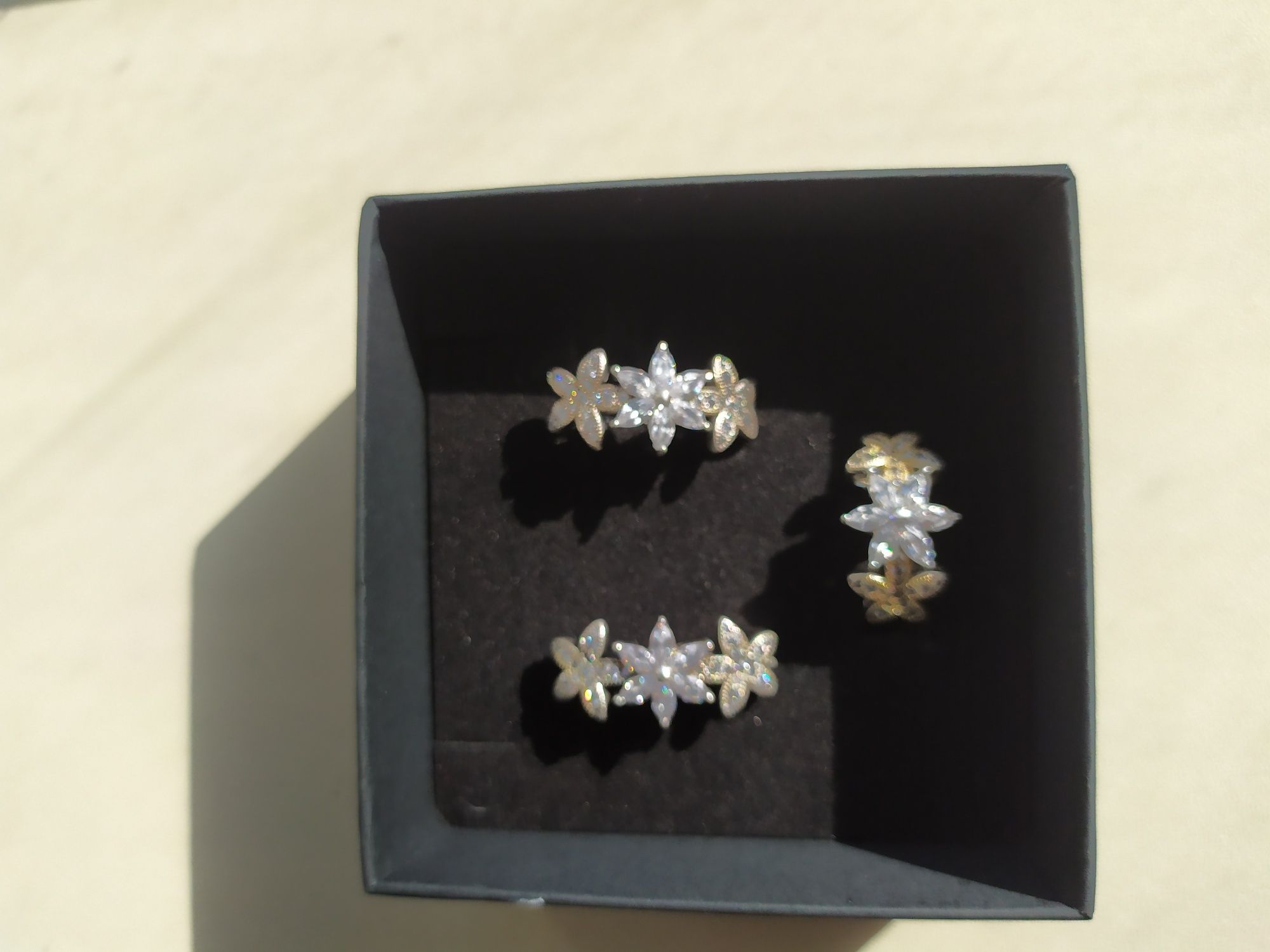 Продам серебряный комплект