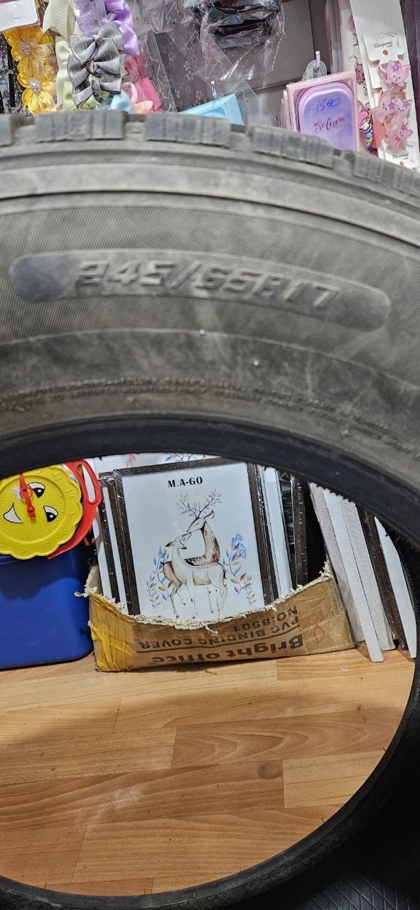 Продам зимнюю резину 245/65 R17