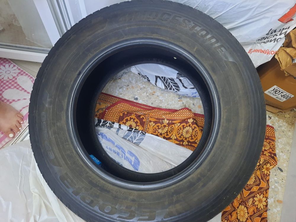 Продам шины Bridgestone на Prado