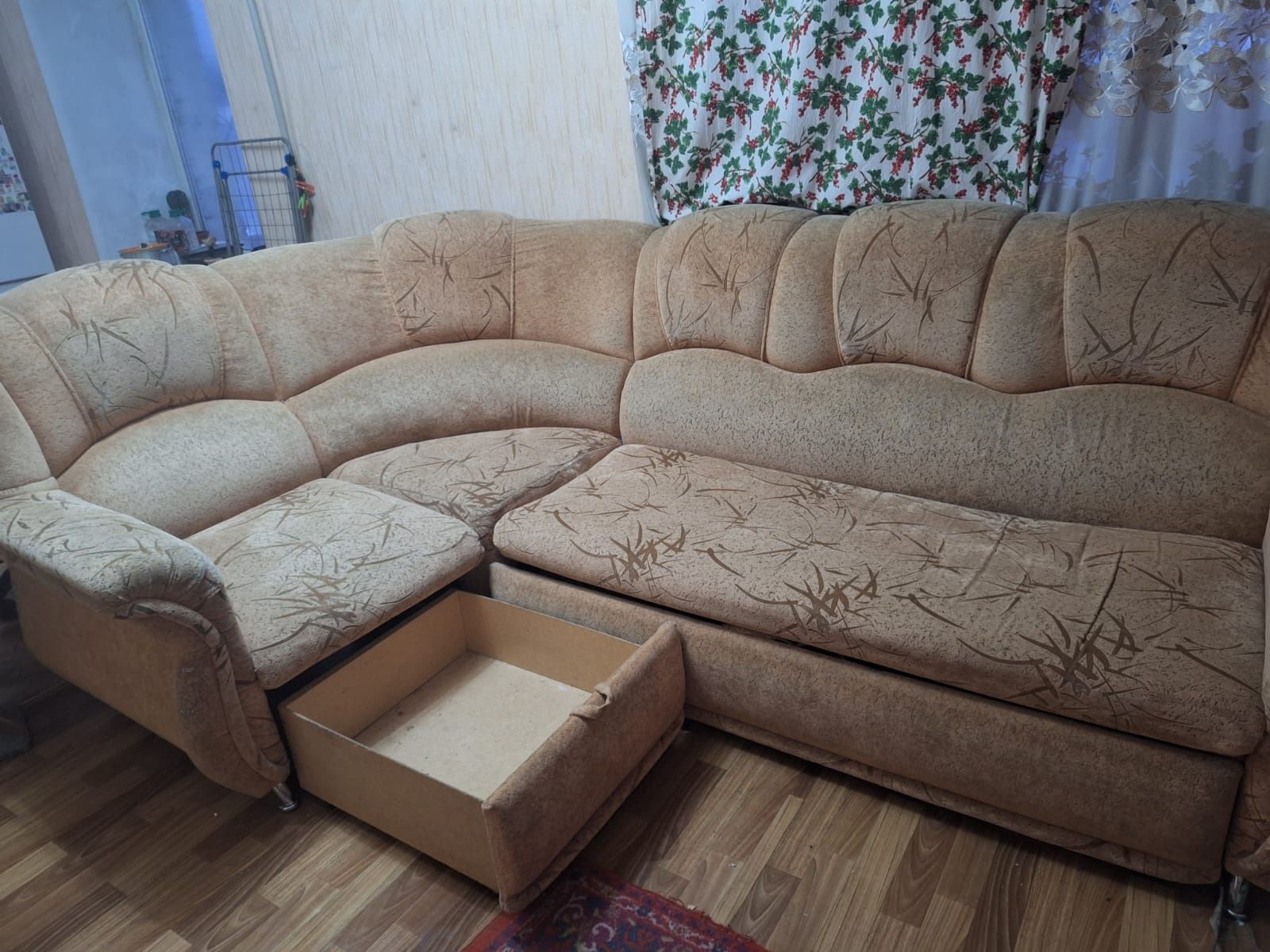 Продам диван уголок