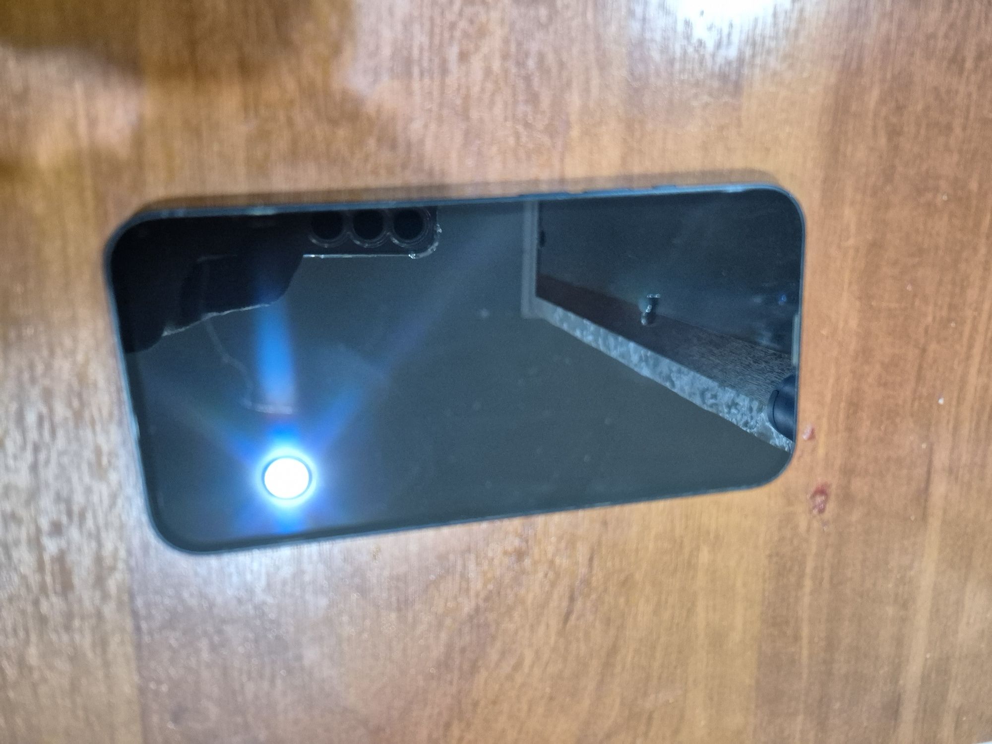 Продаю IPhone 13