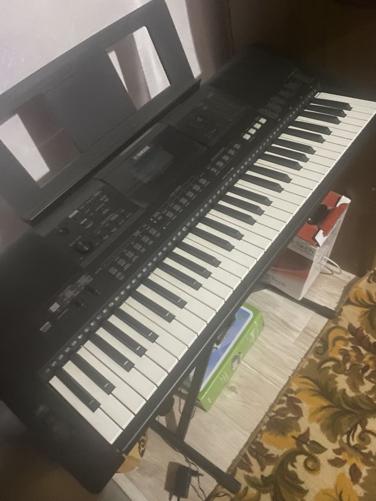 продам синтезатор YMAHA e463 !