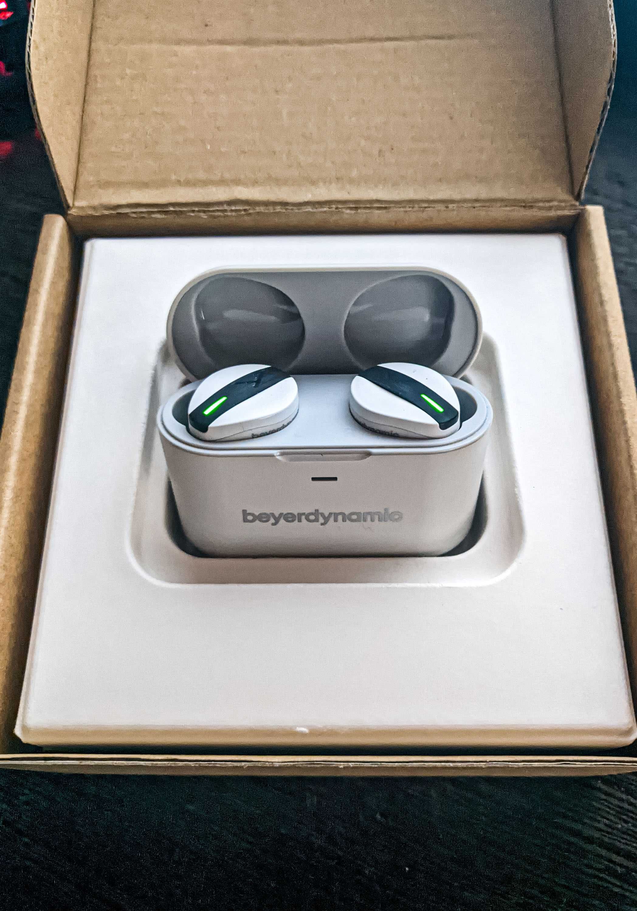 Срочно Топовые Наушники Beyerdynamic Free BYRD , Grey