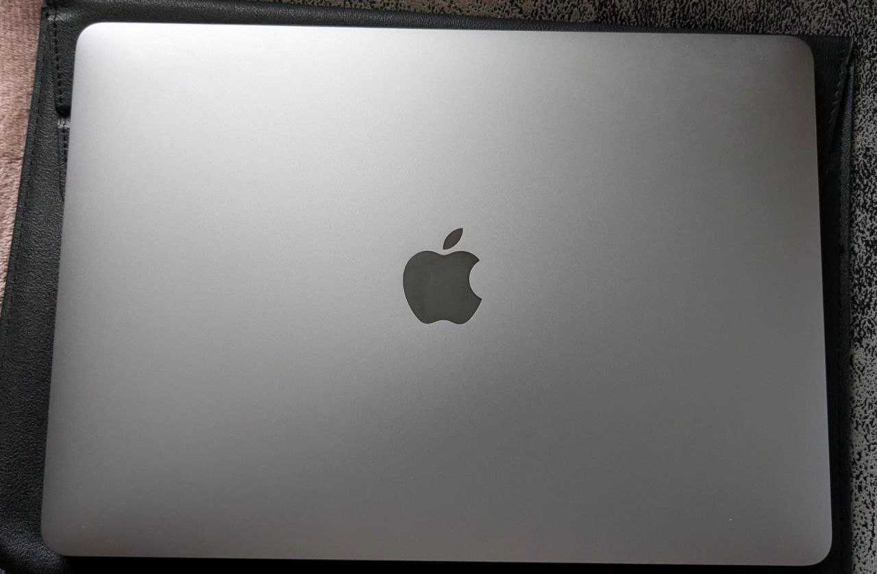 Продам Apple MacBook Air 13 2020 MGN63RU/A