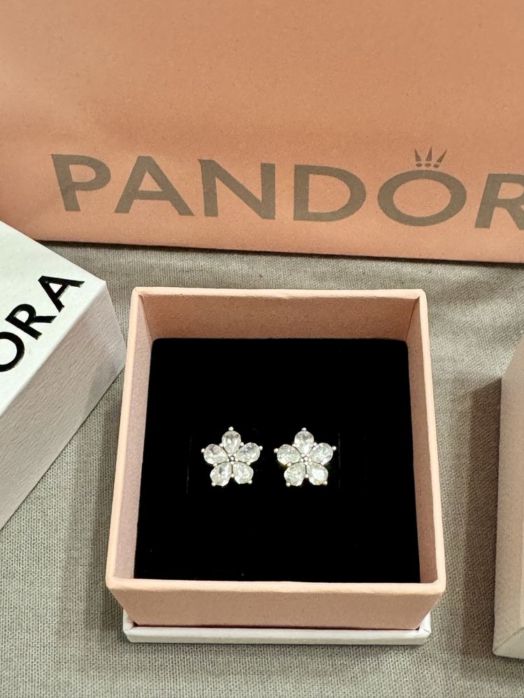 Сережки PANDORA. В Подарок: браслет с клевером!