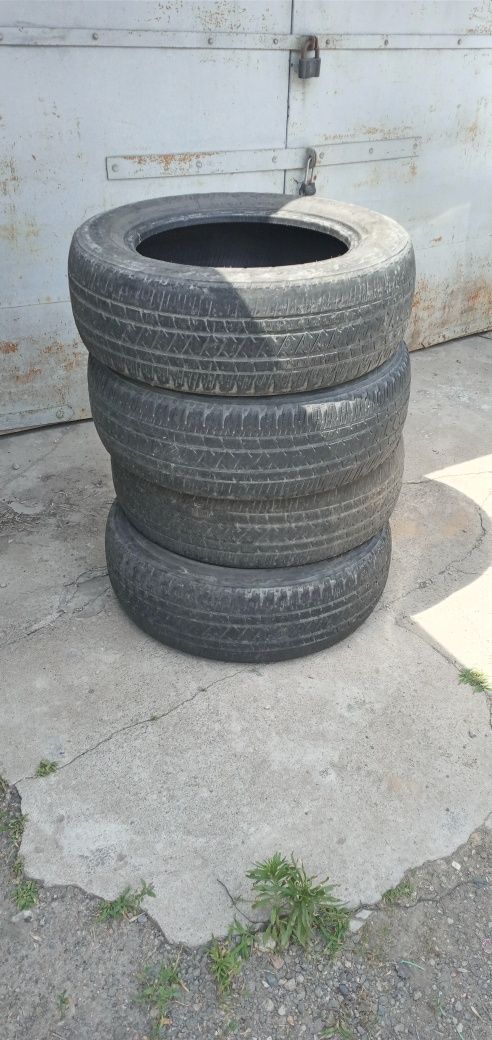 Продам резину Bridgestone 225/65/17 102h и  hi-fly 275/55/20 117v xl
