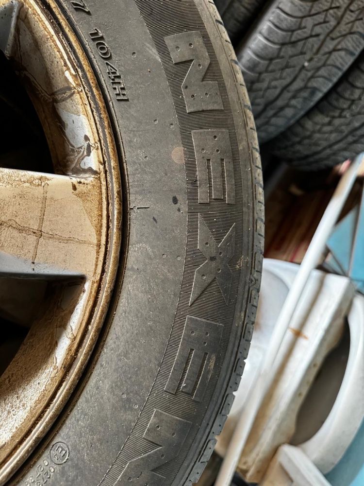 Продам шины с дисками R17