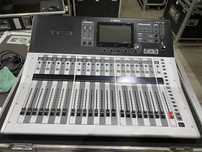 Цифровой микшер Yamaha TF3 + кейс (б/у)