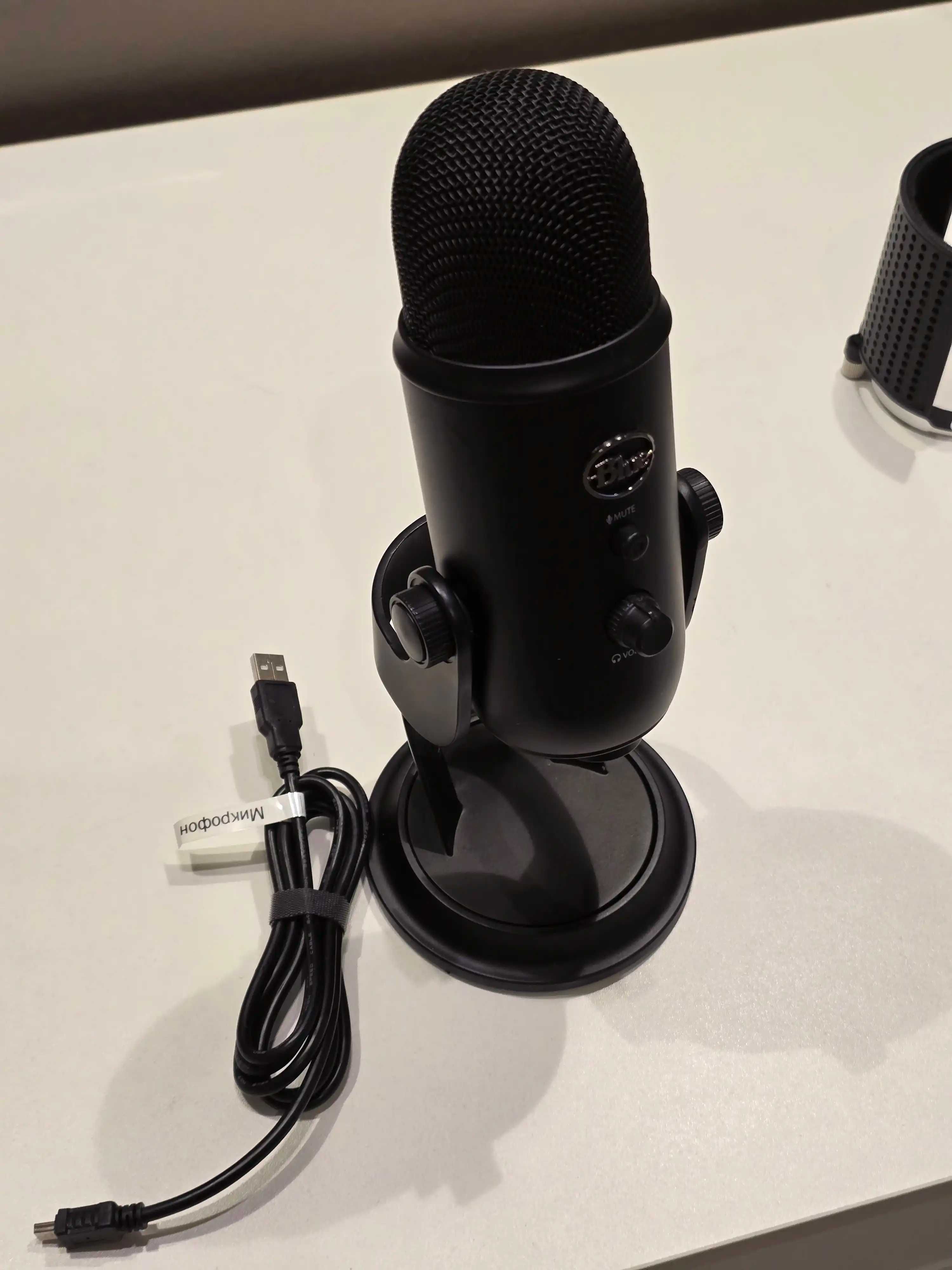 Продам микрофон Blue Yeti